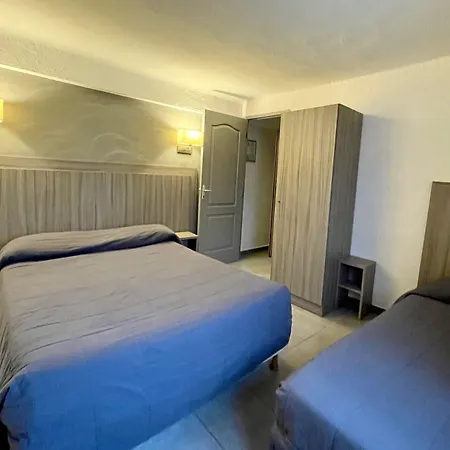 Les Palmiers En Camargue Hotel 2*