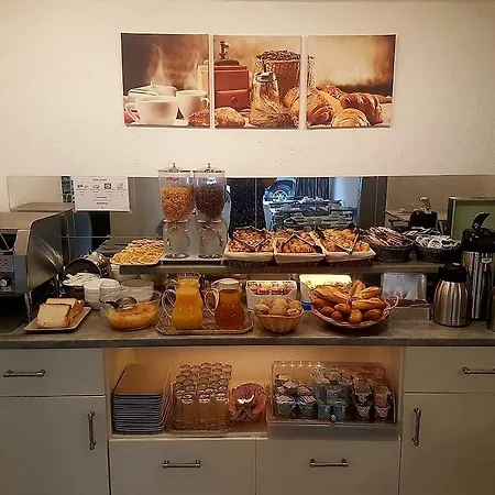Hotel Les Palmiers En Camargue