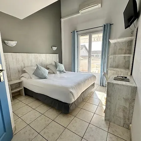 Hotel Les Palmiers En Camargue 2*