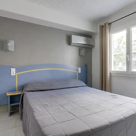 Les Palmiers En Camargue Hotel 2*