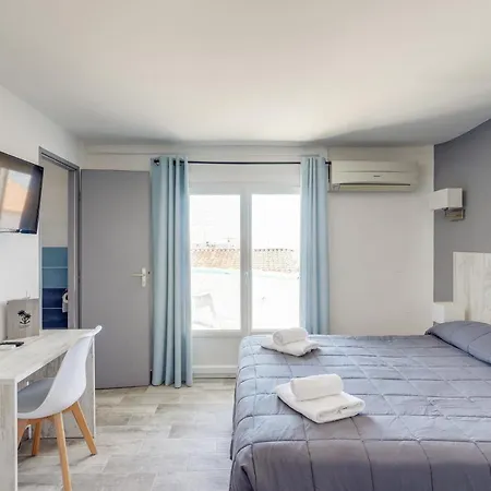 Hotel Les Palmiers En Camargue 2*